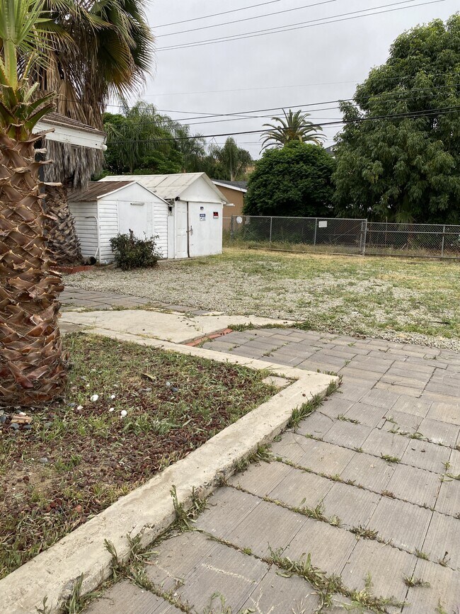 Building Photo - 16510 Lakeshore Dr