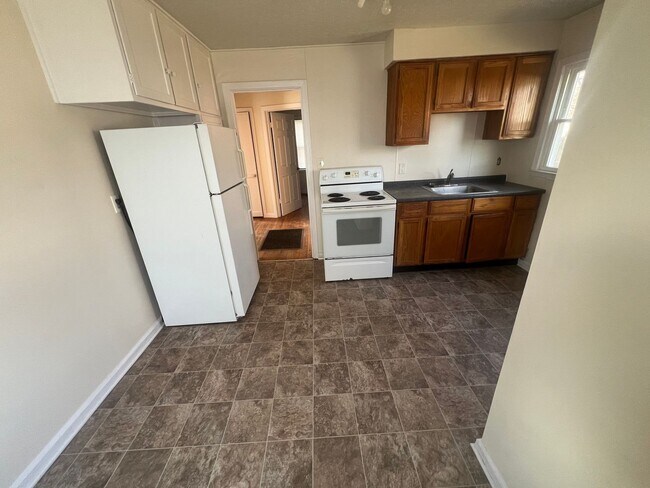 Building Photo - Lovely Longfield 2 Bedroom