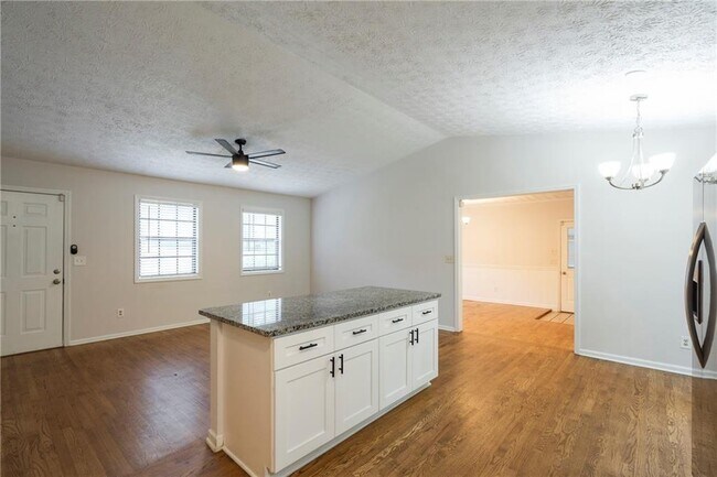Building Photo - 2423 Falcon Ct