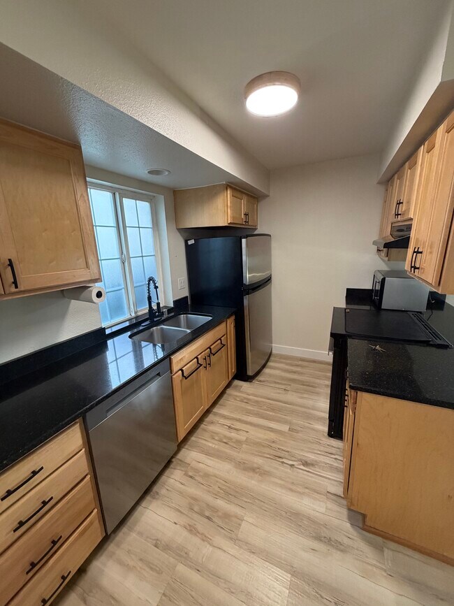 Building Photo - 4656 N Pearl St