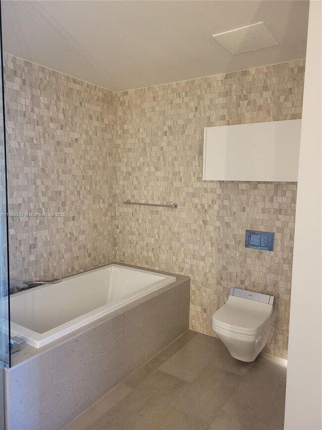 Building Photo - 88 SW 7th St