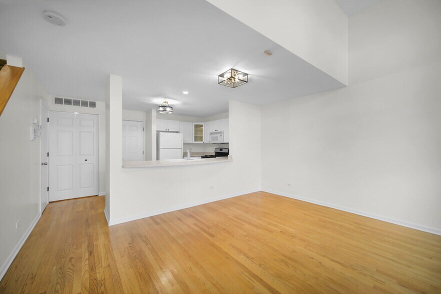 Building Photo - 4934 S Cornell Ave