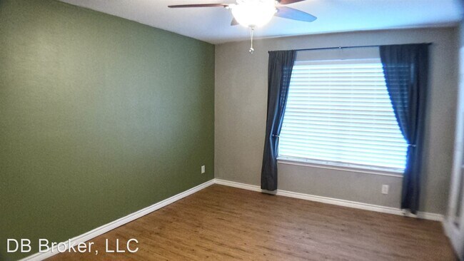 Building Photo - 2 br, 2.5 bath House - 8 Bratton Drive