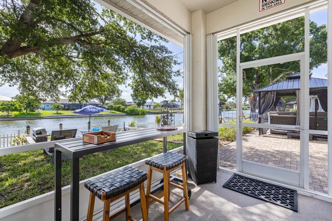 Building Photo - 533 SE 21st Ave