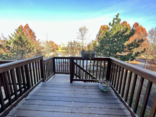 Building Photo - 300 Lunt Ave