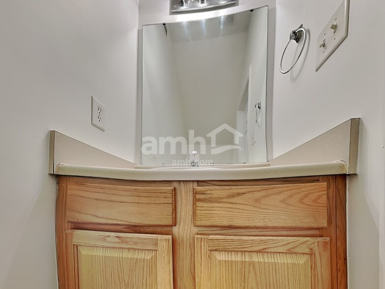 Building Photo - 2705 Red Ruby Ln