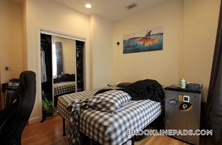 Building Photo - 1801 Beacon St