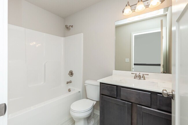 Building Photo - Prime Living: A Spacious Haven with Fenced Backyard in Ankeny