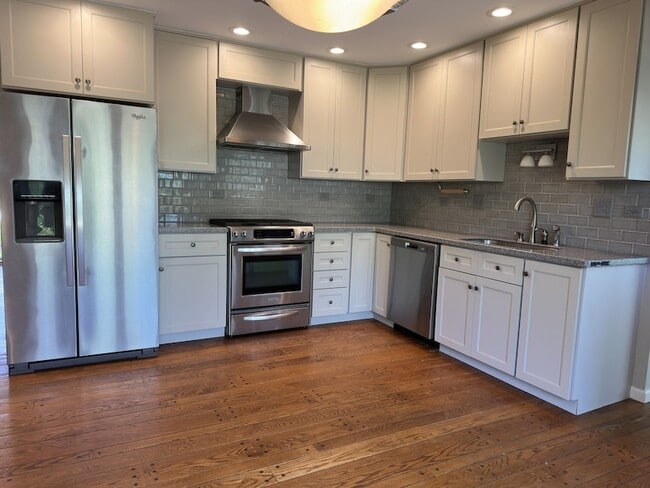 Building Photo - 1920 E Peachtree Dr