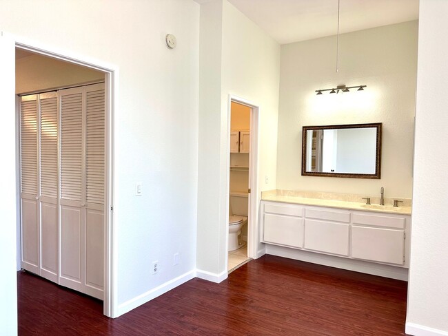 Building Photo - 3 Bed / 2.5 Bath Glendora Condo