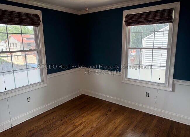Building Photo - 418 E 63rd Terrace