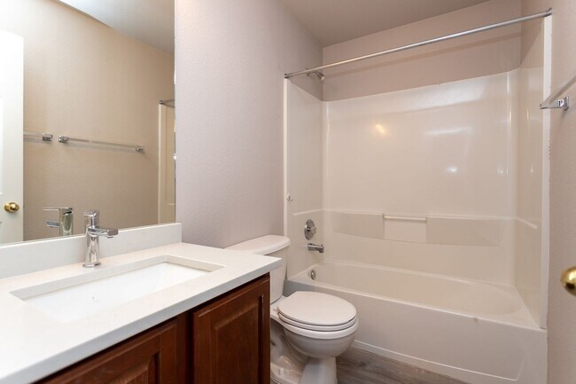Building Photo - Beautiful 4-bedroom 3-bath located in Stetson Hills!