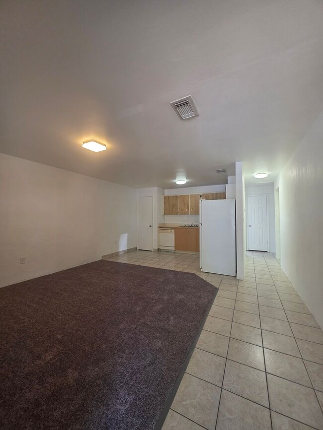 Building Photo - 2 Bedroom 2 Bath Apartment Home ** LIMITED...