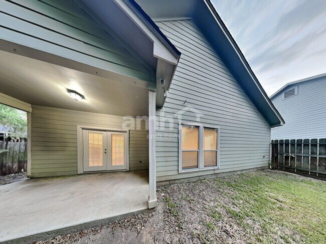 Building Photo - 504 Forest Glenn St