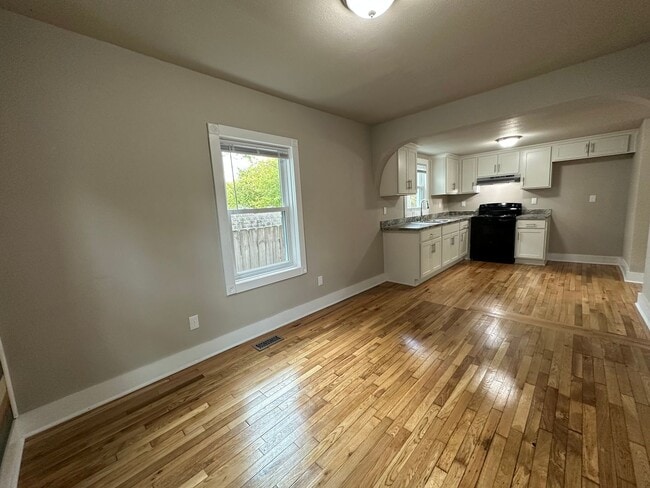 Building Photo - Renovated 2BR/1BA Rent to Own Home with Dr...