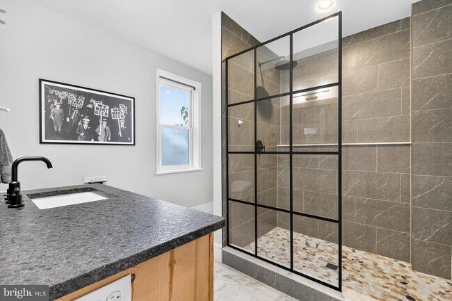 Building Photo - 624 St Joseph St