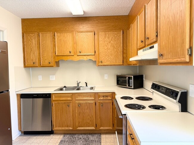 Building Photo - Private 2BD/1.5BA Townhouse in Prime NW Hi...