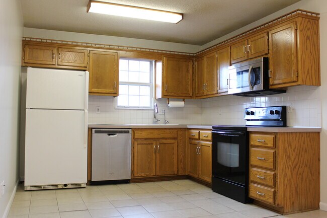 Building Photo - 15404 E 2nd St S