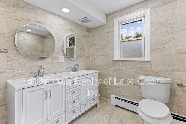 Building Photo - 24034 Meadowlark St