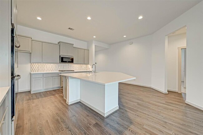 Building Photo - 28451 Hazel Trl