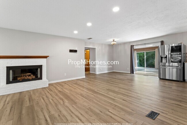 Building Photo - 2560 SE Spruce St