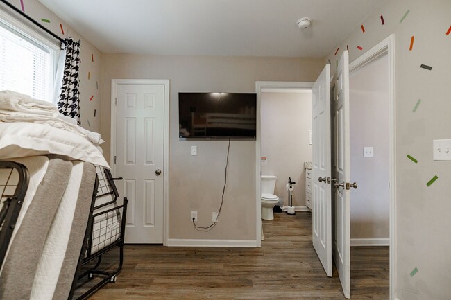 Building Photo - PRE LEASING!! AVAILABLE AUGUST 15TH 2025!!...