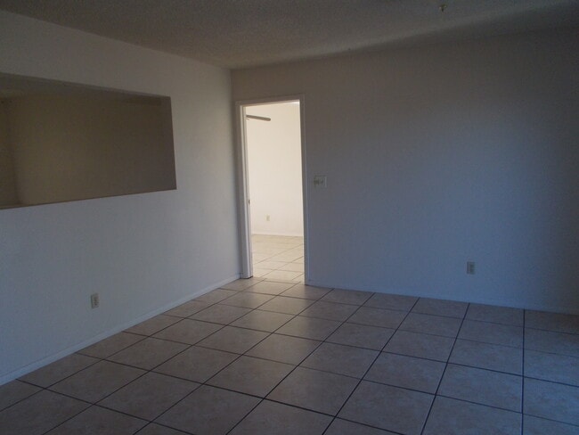 Building Photo - 861 Catalina Dr