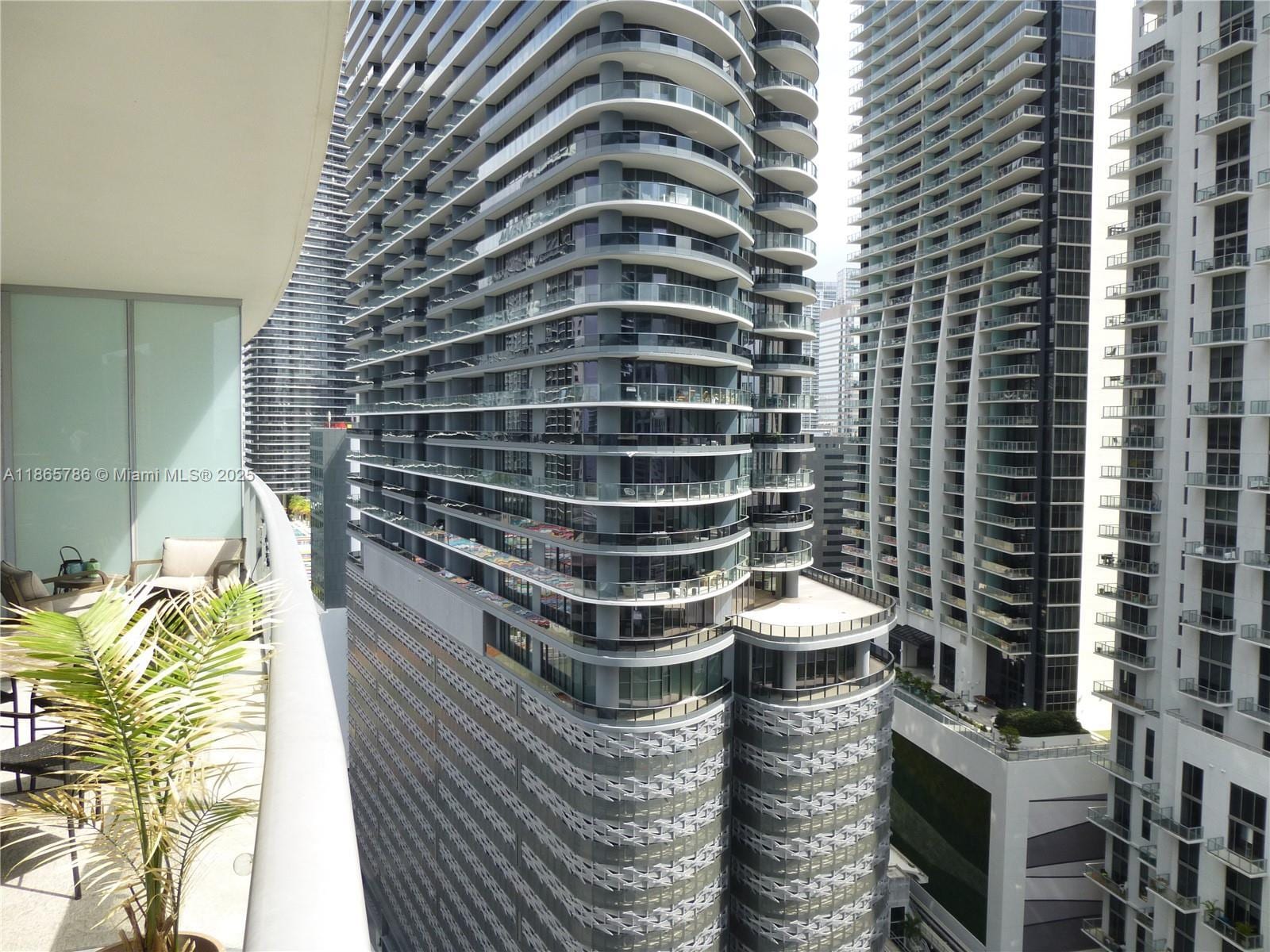 Building Photo - 1100 S Miami Ave