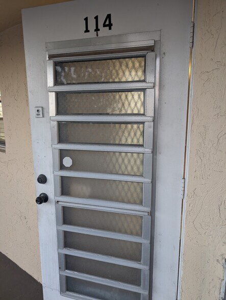 Building Photo - 9911 Sandalfoot Blvd