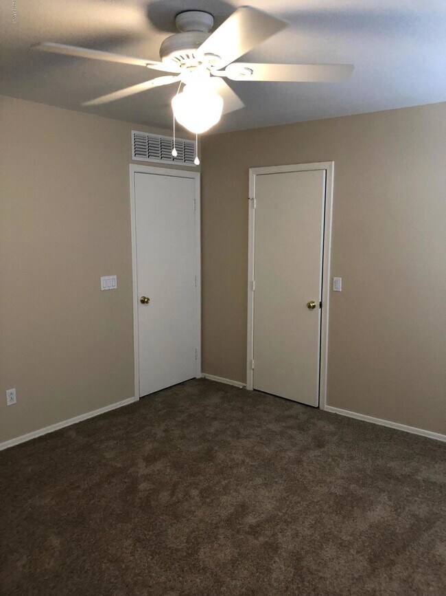 Building Photo - 4607 N 93rd Ave