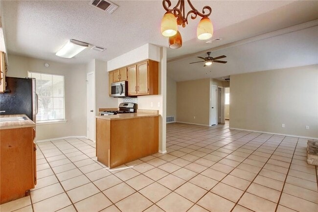 Building Photo - 5822 Shreveport Dr