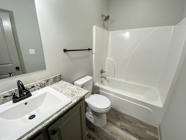Building Photo - 2BR/2BA Duplex in Westlake – All-Inclusive Utility Option Available!