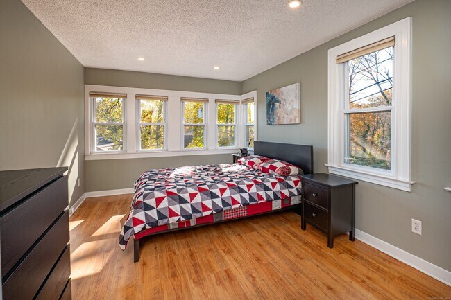 Building Photo - 21 Edge Hill Rd