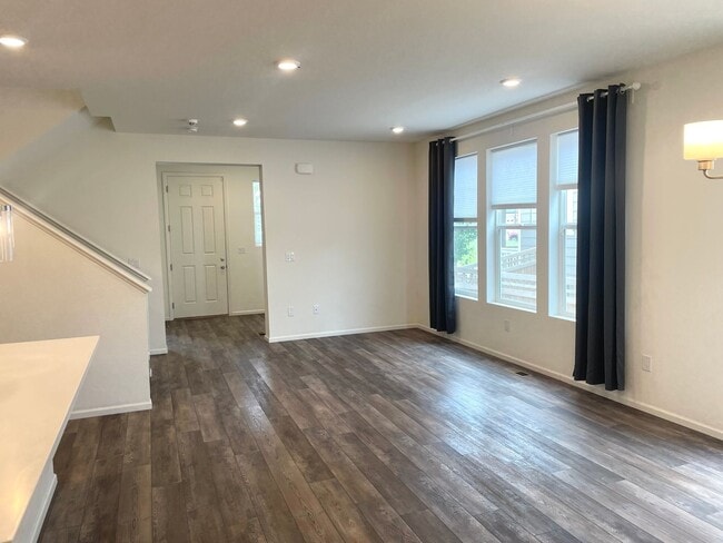 Building Photo - Beautiful 4bd 3.5 bath townhome for rent