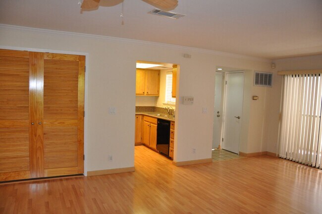 Building Photo - Gorgeous 2/2 near Hwy 101 & Fair Oaks with AC and Garage, 2 miles to Downtown Sunnyvale