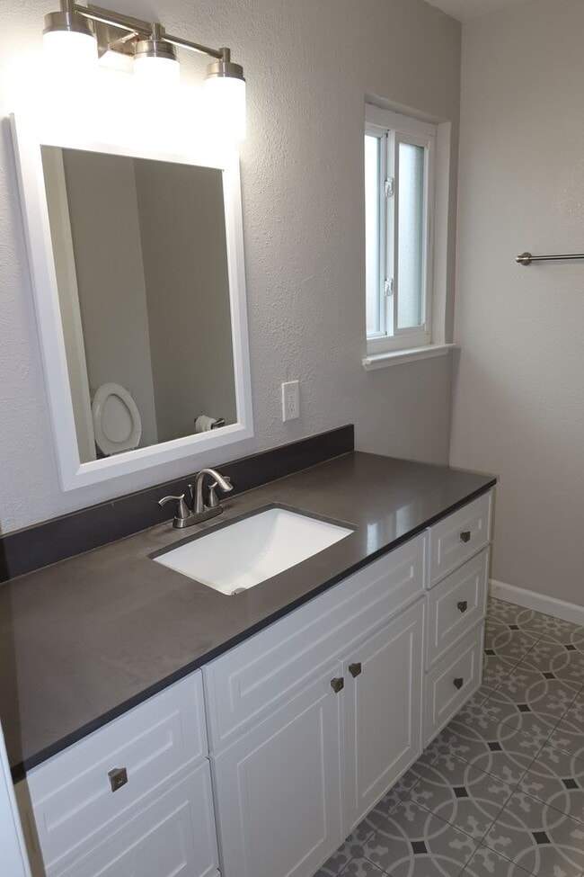 Building Photo - 7256 Havenside Dr