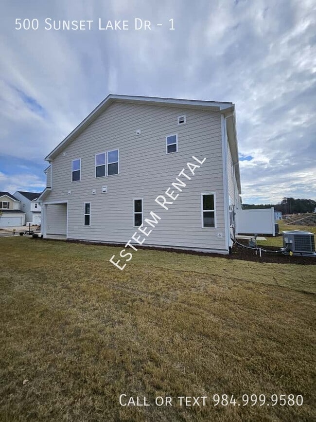 Building Photo - 500 Lake Dr