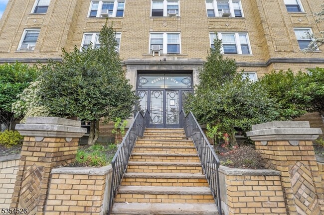 Primary Photo - 22 St Lukes Pl