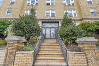 Building Photo - 22 St Lukes Pl