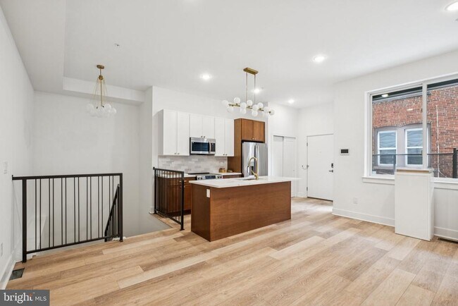 Building Photo - 5034 Florence Ave