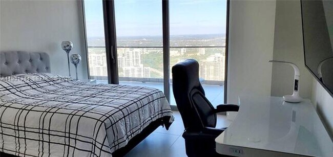 Building Photo - 18975 Collins Ave