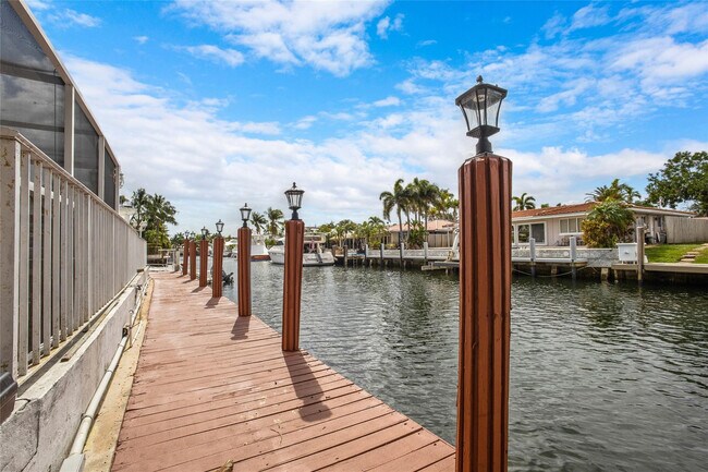 Building Photo - 1311 NE 27th Way