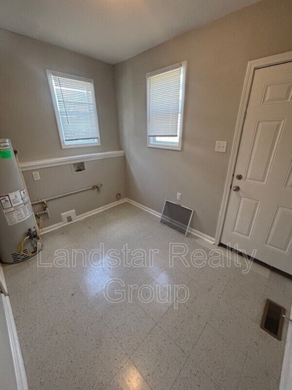 Building Photo - 143 Harlan Ave