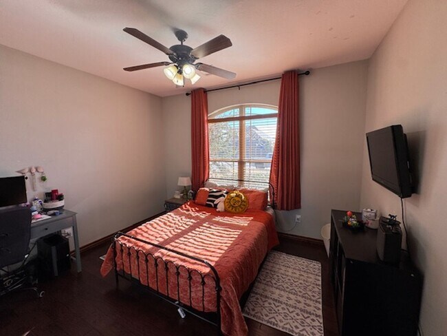 Building Photo - 3 bed plus office , 3 car garage with storm shelter, shop with electric and covered patio in Moor...