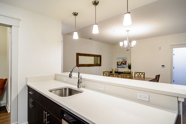 Building Photo - OBX 2 bedroom 2 bath Apartment Availalbe 3/10