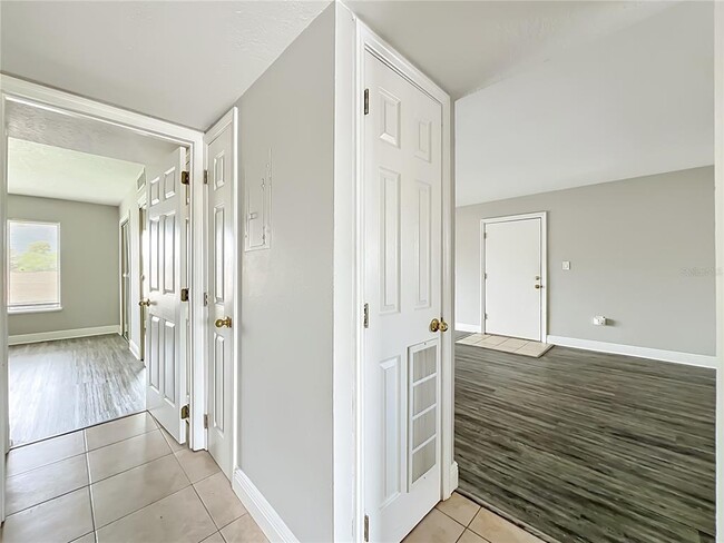 Building Photo - 568 Orange Dr