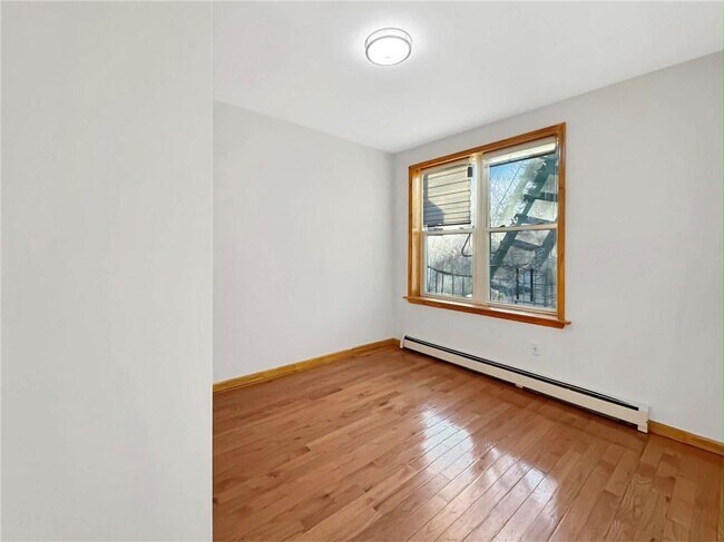 Building Photo - 2532 E 26th St
