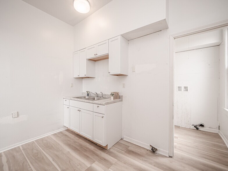 Building Photo - 1237 E Indiana St