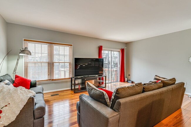 Building Photo - Charming 3 Bedroom Home in Prime Clinton L...