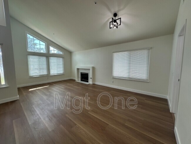 Building Photo - 13524 Auburn Ct